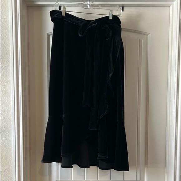GAP Velvet Black Wrap Skirt - Picture 2 of 4